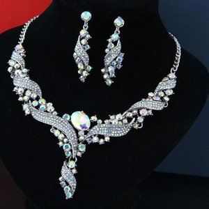 🆕 ❤️ Bridal Necklace and Earrings set